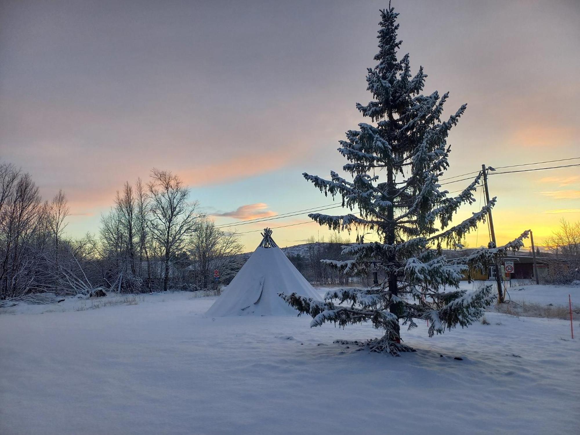 Atte Arstider Lodge Neiden 외부 사진